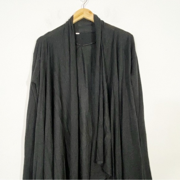 Lululemon Universal Wrap - Picture 5 of 8